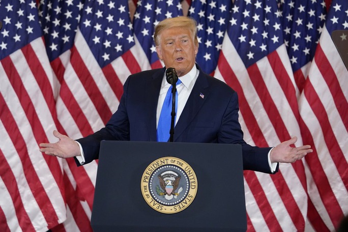 Đối thủ sát vạch đích, Tổng thống Trump làm gì để lật ngược tình thế? - Ảnh 1. Đối thủ sát vạch đích, Tổng thống Trump làm gì để lật ngược tình thế? - Ảnh 1.