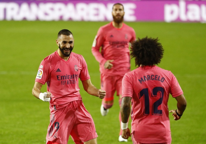 Real Madrid thấm đòn VAR, thảm bại với hat-trick phạt đền - Ảnh 3.