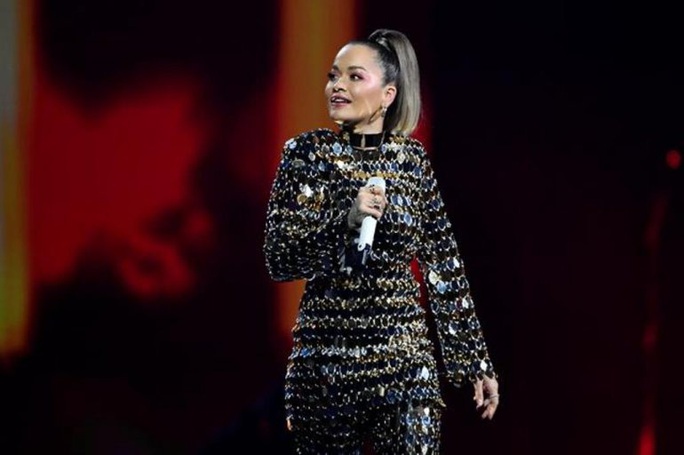Rita Ora xin lỗi, nộp phạt hơn 300 triệu đồng vì mở tiệc giữa dịch Covid-19 - Ảnh 2.
