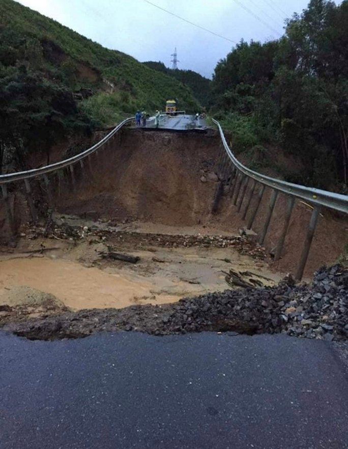 CLIP: Highway 26 collapsed terribly, the highway is a deep abyss - Photo 3.