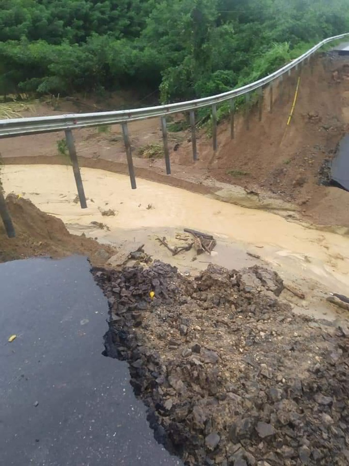 CLIP: Highway 26 collapsed terribly, the highway is a deep abyss - Photo 2.