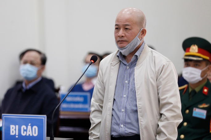 Nguyên thứ trưởng Nguyễn Văn Hiến xin hưởng án treo, Út trọc kêu oan - Ảnh 2.