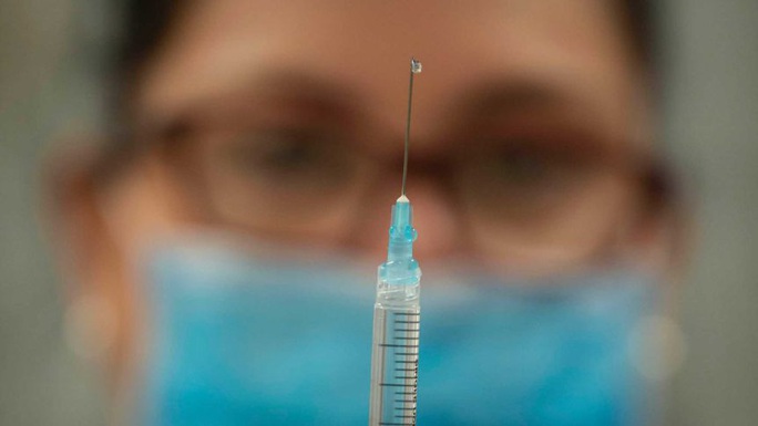 Úc: Dừng thử nghiệm vắc-xin Covid-19 vì cho kết quả... dương tính HIV giả - Ảnh 1.