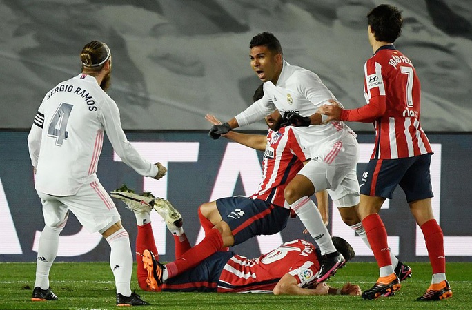 Thủ môn ghi bàn bằng lưng, Real Madrid hạ Atletico trận derby thủ đô thứ 226 - Ảnh 3.