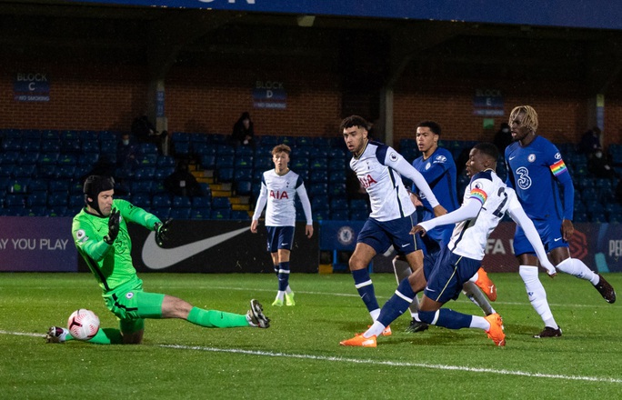 Lão tướng Chelsea phá giải U23 Ngoại hạng, nhận thẻ đỏ đích đáng - Ảnh 3.