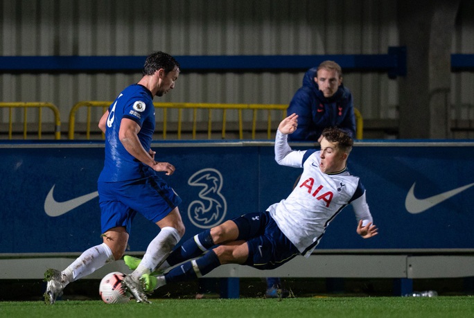 Lão tướng Chelsea phá giải U23 Ngoại hạng, nhận thẻ đỏ đích đáng - Ảnh 5.