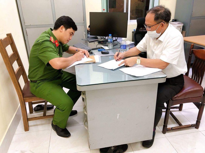 Khởi tố, bắt tạm giam ông Tất Thành Cang - Ảnh 2.