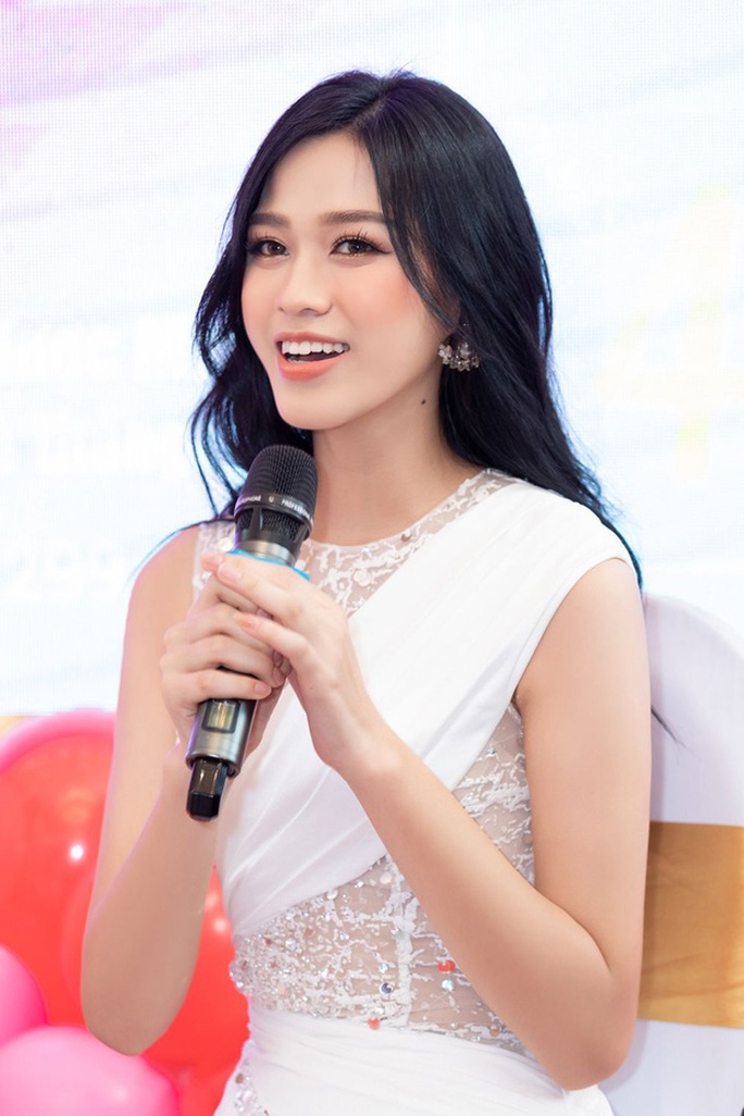 Hoa hậu Đỗ Thị Hà lại bị soi - Ảnh 1.