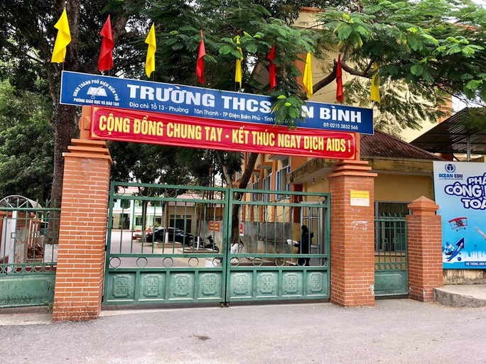Xác minh nam phụ huynh xông vào trường đấm đá liên tiếp vào người học sinh lớp 6 - Ảnh 2.