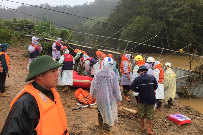 4 tourists dragged in Lam Dong: They found the body of the second victim - Photo 1.