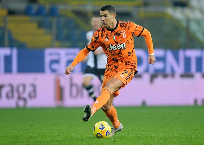 Ronaldo tiếp tục lập cú đúp, dẫn đầu danh sách Vua phá lưới Serie A - Ảnh 4.