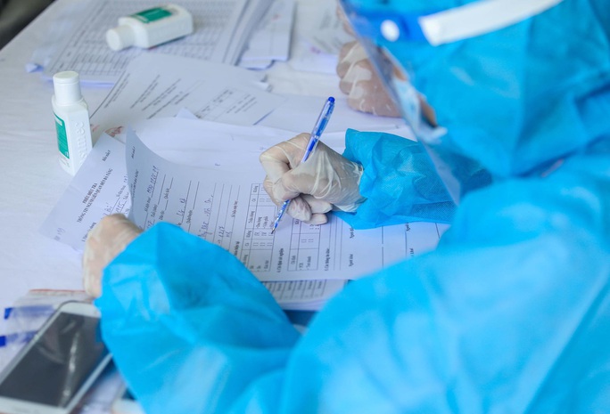 Bộ Y tế nói gì về biến thể virus SARS-CoV-2 mới gây lây nhiễm cao ở Anh? - Ảnh 2. Bộ Y tế nói gì về biến thể virus SARS-CoV-2 mới gây lây nhiễm cao ở Anh? - Ảnh 2.