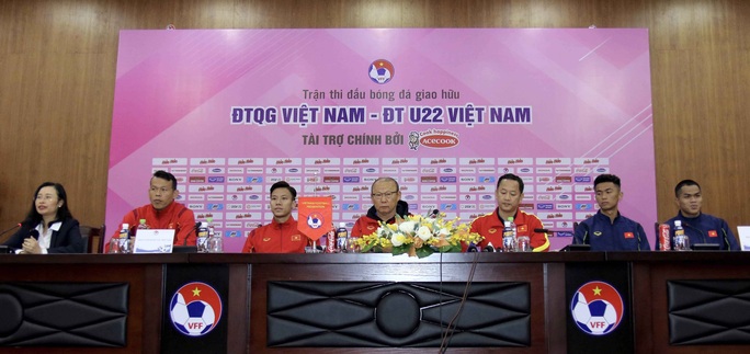 Giao hữu Đội tuyển quốc gia - U22 Việt Nam: Thầy Park chỉ dự khán - Ảnh 1.