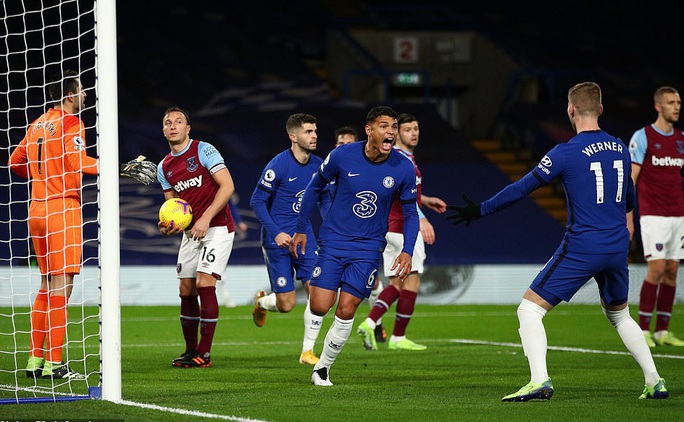 2 phút bắn hạ West Ham, Chelsea bay bổng Top 5 Ngoại hạng - Ảnh 2.