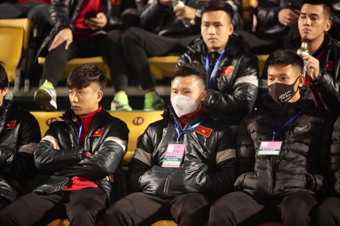 CLIP: Quang Hải không đá chính, vắng cổ động viên trận đội tuyển Việt Nam - U22 - Ảnh 2.