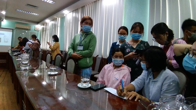 Tin mới nhất về bé trai ở Ninh Thuận bị dượng đâm xuyên hốc mắt bằng kéo - Ảnh 2.