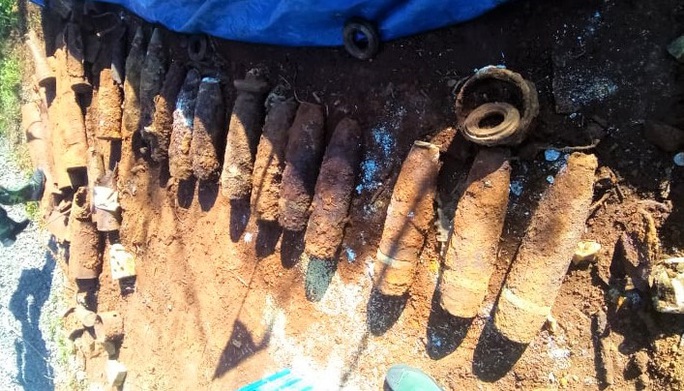 Đào móng xây nhà, tá hỏa phát hiện gần 1 tấn bom mìn - Ảnh 3.