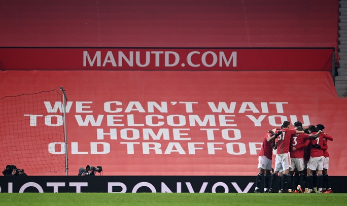 Lập công phút bù giờ, Marcus Rashford đưa Man United lên ngôi nhì bảng - Ảnh 7.