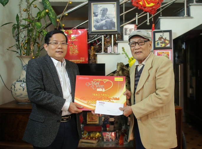 Mai vàng nhân ái thăm và tặng quà NSƯT Nguyễn Hồng Minh - Ảnh 3.