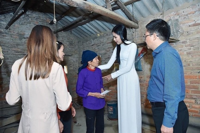 Tân hoa hậu Đỗ Thị Hà lên tiếng khi bị chê đi từ thiện kiểu làm màu - Ảnh 1.