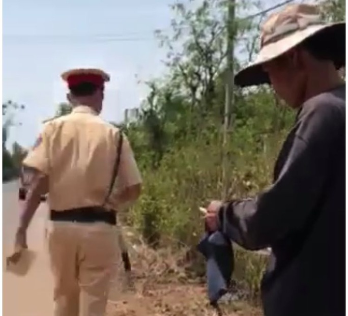 Công an Đồng Nai xác minh các clip sếp can thiệp gỡ xe vi phạm - Ảnh 4.