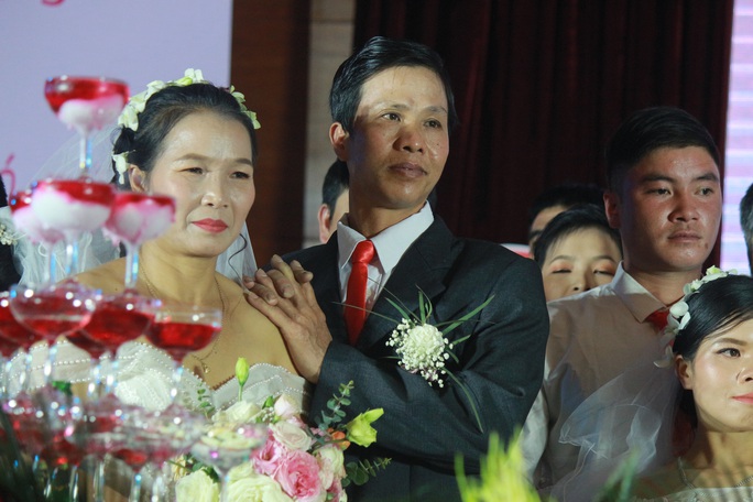 Những hình ảnh xúc động tại lễ cưới tập thể của 46 cặp đôi đặc biệt - Ảnh 11.