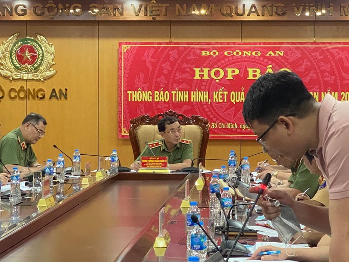 Bộ Công an yêu cầu bà Hồ Thị Kim Thoa về nước để được hưởng khoan hồng - Ảnh 1.