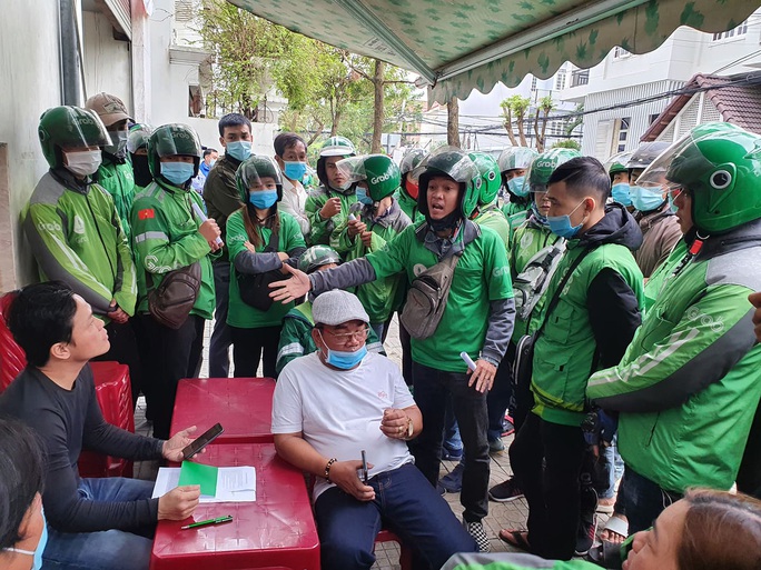 CLIP: Hundreds of Grab drivers shook the streets of Da Nang - Photo 3.