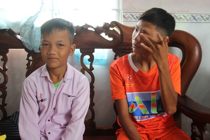 3 heartbreaking children on bikes nearly 400 km from Ca Mau to Ho Chi Minh City - Photo 5.