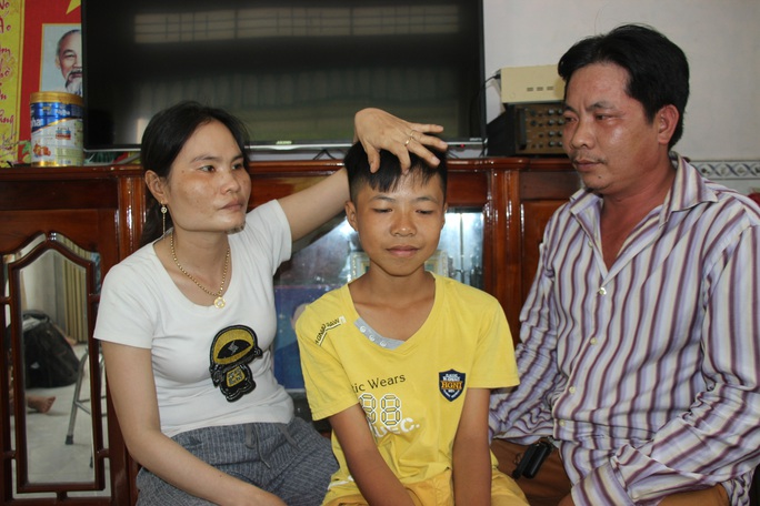 3 heartbreaking children on bikes almost 400 km from Ca Mau to Ho Chi Minh City - Photo 3.