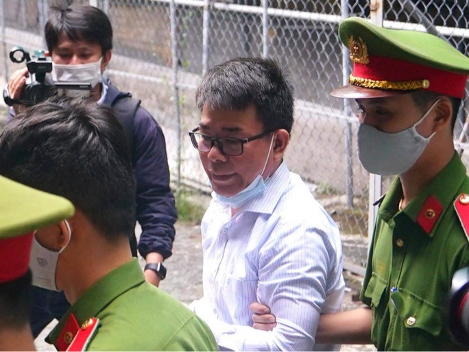Hoãn phiên tòa xét xử cựu phó chánh án Nguyễn Hải Nam và cựu giảng viên Lâm Hoàng Tùng - Ảnh 1.