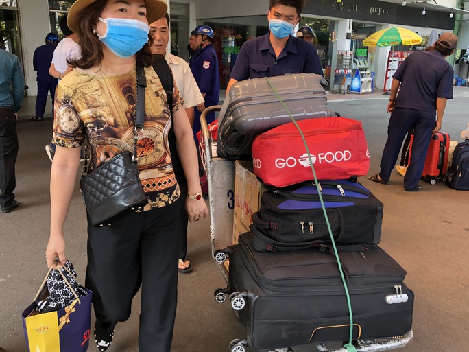TP HCM: Người lao động phấn khởi quay lại làm việc sau Tết - Ảnh 2. TP HCM: Người lao động phấn khởi quay lại làm việc sau Tết - Ảnh 2.