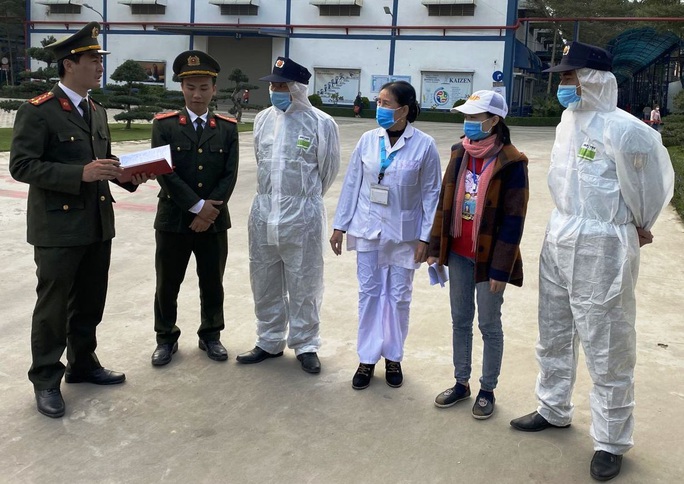 Hàng trăm người Trung Quốc trở lại Thanh Hóa làm việc sau Tết - Ảnh 2.