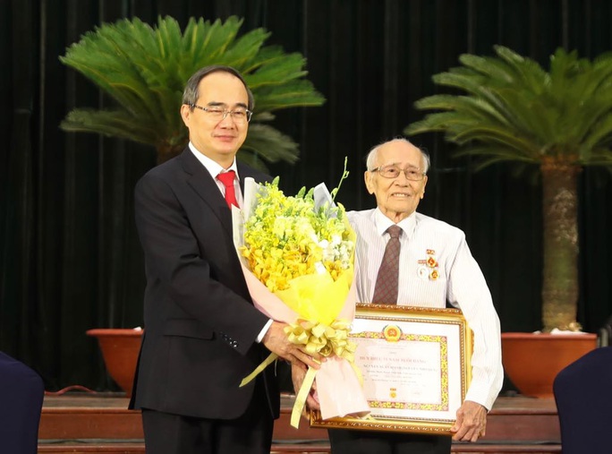 Bí thư Nguyễn Thiện Nhân: Hãy hết lòng hết sức chăm lo cho dân! - Ảnh 3. Bí thư Nguyễn Thiện Nhân: Hãy hết lòng hết sức chăm lo cho dân! - Ảnh 3.