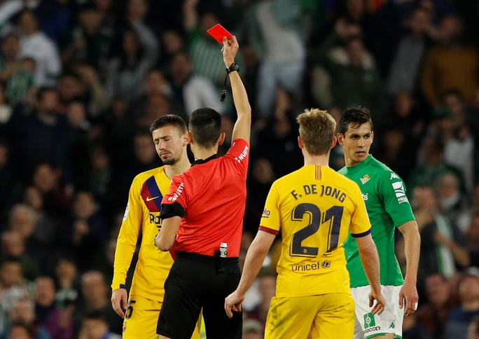 Rượt đuổi tỉ số điên rồ, Barcelona ngược dòng hạ chủ nhà Betis - Ảnh 8.