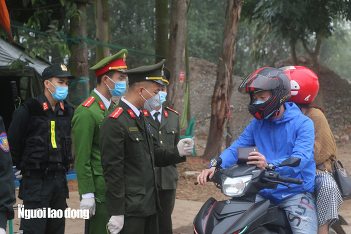 Cuộc sống của người dân xã Sơn Lôi trong ngày đầu bị cách ly bởi dịch Covid-19 - Ảnh 3. Cuộc sống của người dân xã Sơn Lôi trong ngày đầu bị cách ly bởi dịch Covid-19 - Ảnh 3.