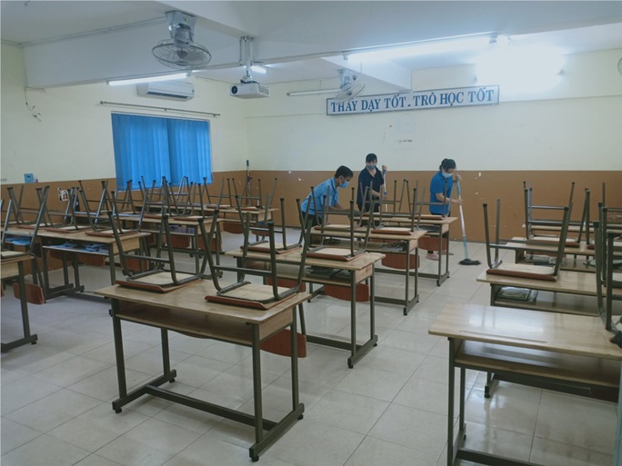 Có nên cho học sinh đi học trở lại trong dịch Covid-19? - Ảnh 1. Có nên cho học sinh đi học trở lại trong dịch Covid-19? - Ảnh 1.