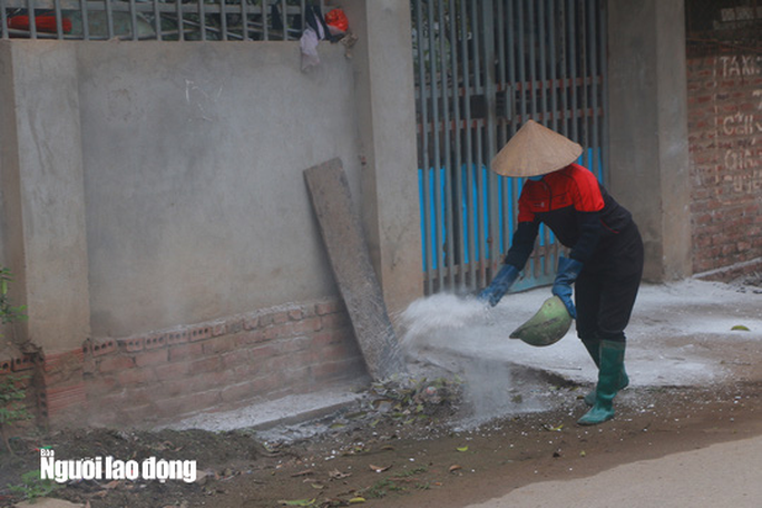 Cuộc sống của người dân xã Sơn Lôi trong ngày đầu bị cách ly bởi dịch Covid-19 - Ảnh 8. Cuộc sống của người dân xã Sơn Lôi trong ngày đầu bị cách ly bởi dịch Covid-19 - Ảnh 8.