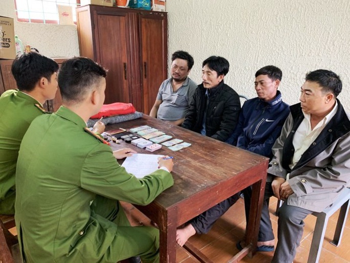 Bí mật bên trong ngôi biệt thự của Cường huê ở thị xã Ba Đồn đã bị công an bóc mẽ - Ảnh 2. Bí mật bên trong ngôi biệt thự của Cường huê ở thị xã Ba Đồn đã bị công an bóc mẽ - Ảnh 2.