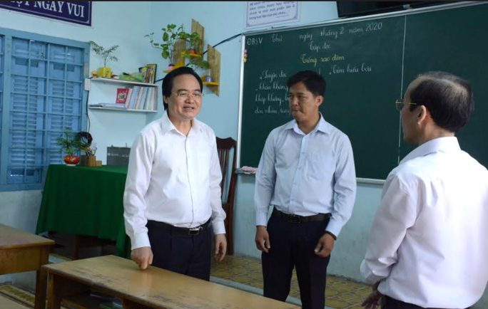 Bộ trưởng Phùng Xuân Nhạ: Tính mạng, sức khỏe của học sinh, giáo viên là trên hết - Ảnh 1. Bộ trưởng Phùng Xuân Nhạ: Tính mạng, sức khỏe của học sinh, giáo viên là trên hết - Ảnh 1.