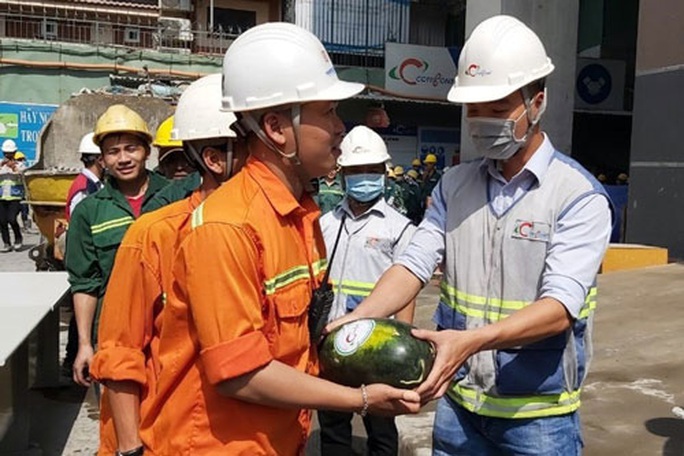 Hỗ trợ tiêu thụ 25 tấn dưa hấu của nông dân - Ảnh 1. Hỗ trợ tiêu thụ 25 tấn dưa hấu của nông dân - Ảnh 1.