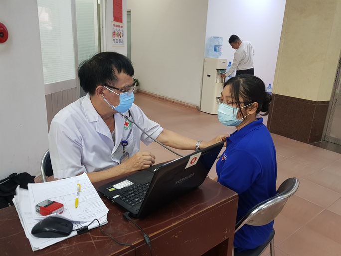 Hiến máu cứu người trong mùa dịch Covid -19 - Ảnh 3. Hiến máu cứu người trong mùa dịch Covid -19 - Ảnh 3.