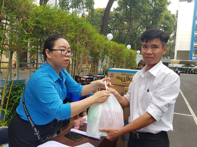 Hiến máu cứu người trong mùa dịch Covid -19 - Ảnh 5. Hiến máu cứu người trong mùa dịch Covid -19 - Ảnh 5.
