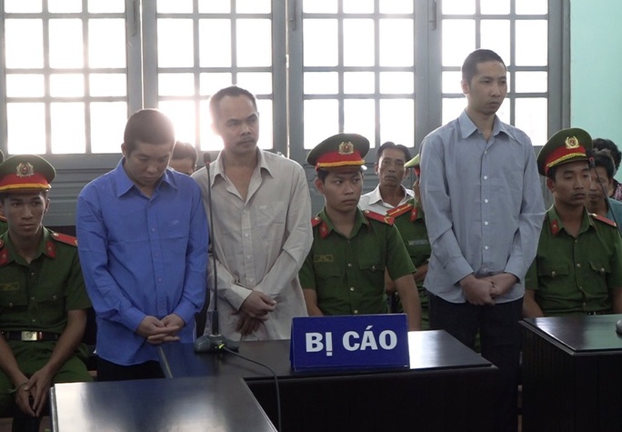 Trộm 13 con gà đá, 5 bị cáo chia nhau 36 tháng tù - Ảnh 1. Trộm 13 con gà đá, 5 bị cáo chia nhau 36 tháng tù - Ảnh 1.