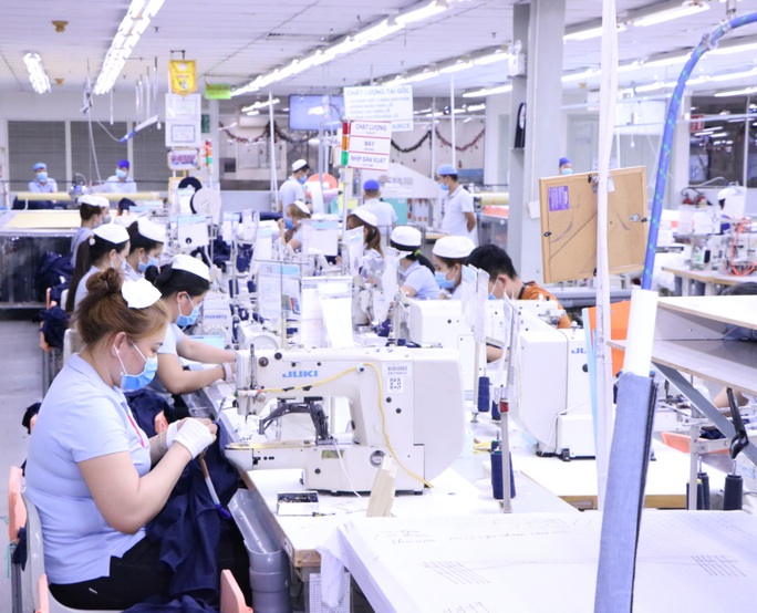 Bình Dương: Chủ động phòng chống dịch virus corona trong công nhân - Ảnh 2.