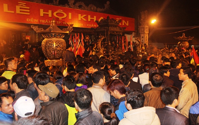 Phòng chống dịch virus corona, Nam Định dừng tổ chức Lễ Khai Ấn đền Trần - Ảnh 1.