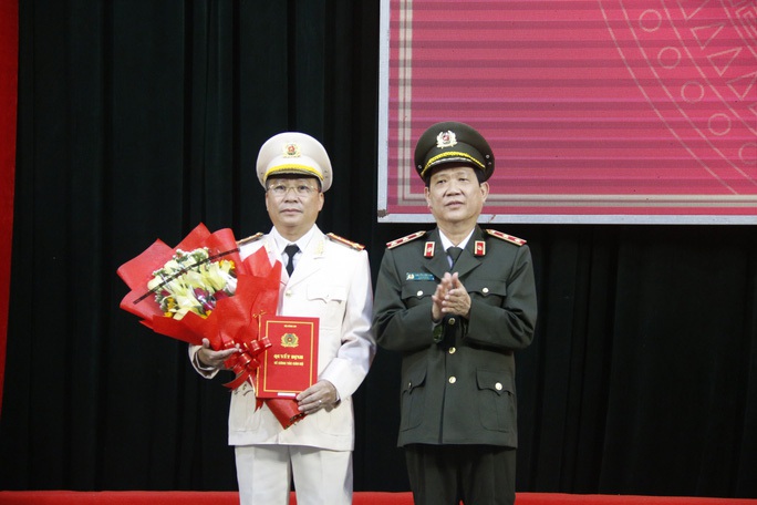 Giám đốc Công an Quảng Nam được thăng hàm thiếu tướng - Ảnh 2. Giám đốc Công an Quảng Nam được thăng hàm thiếu tướng - Ảnh 2.