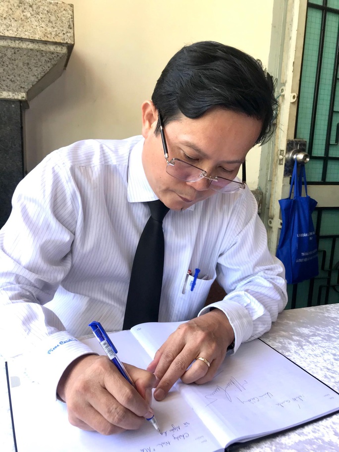 Đại diện Chương trình Mai Vàng nhân ái viếng đạo diễn Huỳnh Nga - Ảnh 2. Đại diện Chương trình Mai Vàng nhân ái viếng đạo diễn Huỳnh Nga - Ảnh 2.