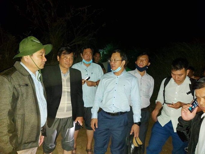 Lật thuyền 6 người mất tích trên sông Vu Gia: Tìm được nạn nhân cuối cùng lúc nửa đêm - Ảnh 5.