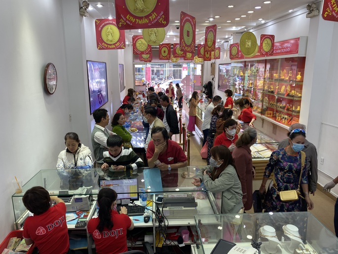 Diễn biến lạ trên thị trường vàng trong ngày Thần Tài - Ảnh 16. Diễn biến lạ trên thị trường vàng trong ngày Thần Tài - Ảnh 16.